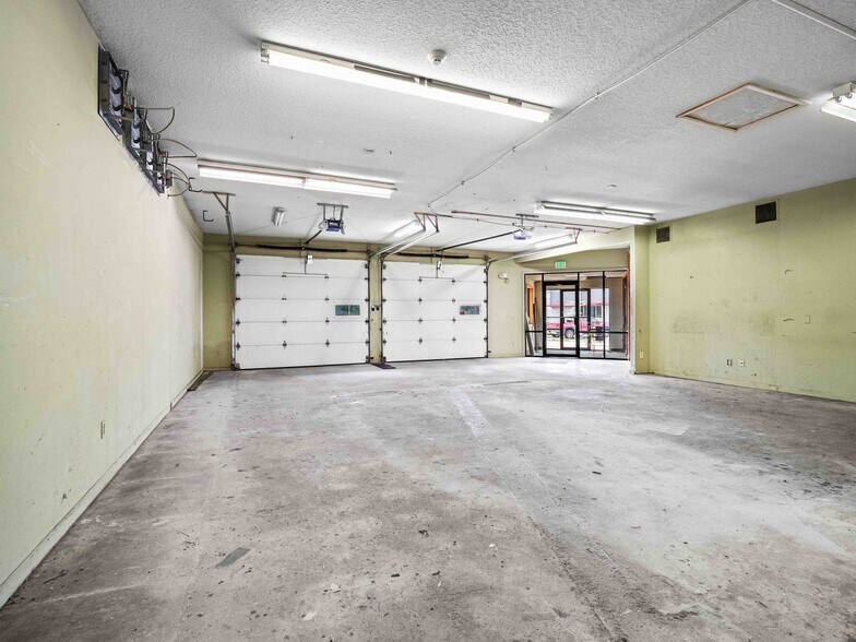 More Photos Of 5405 Illinois Rd, Fort Wayne Showroom For Sale