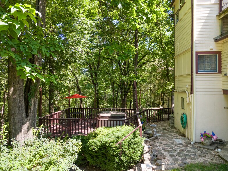 More Photos Of 5 Ojo St, Eureka Springs Hospitality For Sale