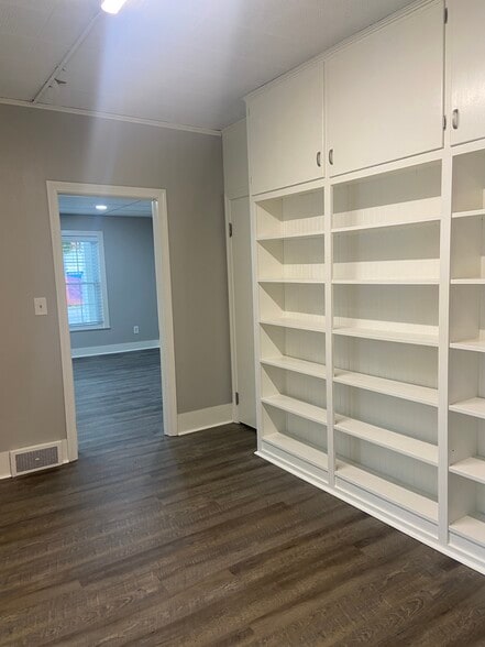 More Photos Of 225 E Liberty St, Medina Office For Lease