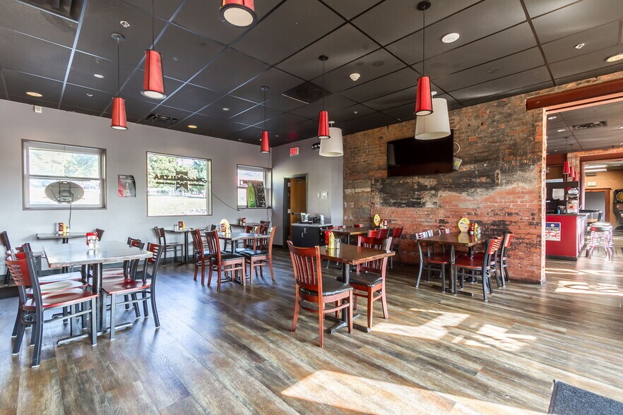 More Photos Of 20 Pleasant St, Canandaigua Office For Sale