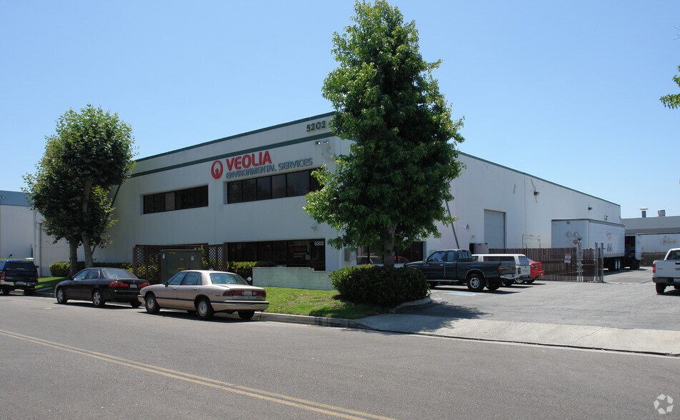 More Photos Of 5202 Oceanus Dr, Huntington Beach Warehouse For Lease