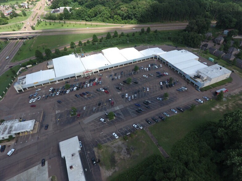 More Photos Of 1904 University Ave, Oxford Storefront Retail Office For Lease