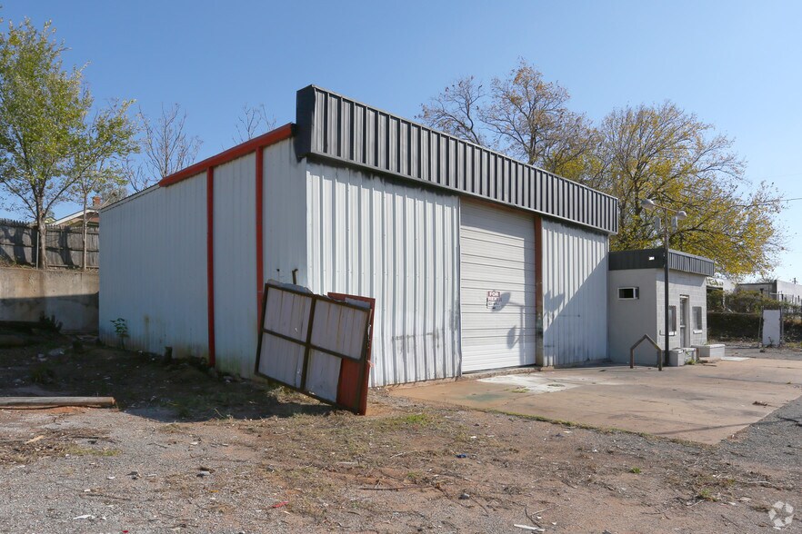 More Photos Of 1320 N Martin Luther King Ave, Oklahoma City Showroom For Sale