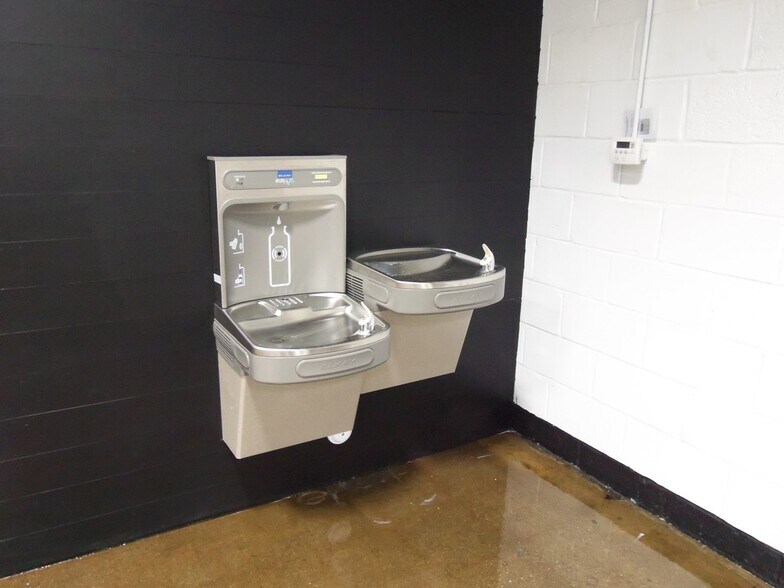 More Photos Of 34040 Woodward Ave, Birmingham Storefront Retail Office For Lease