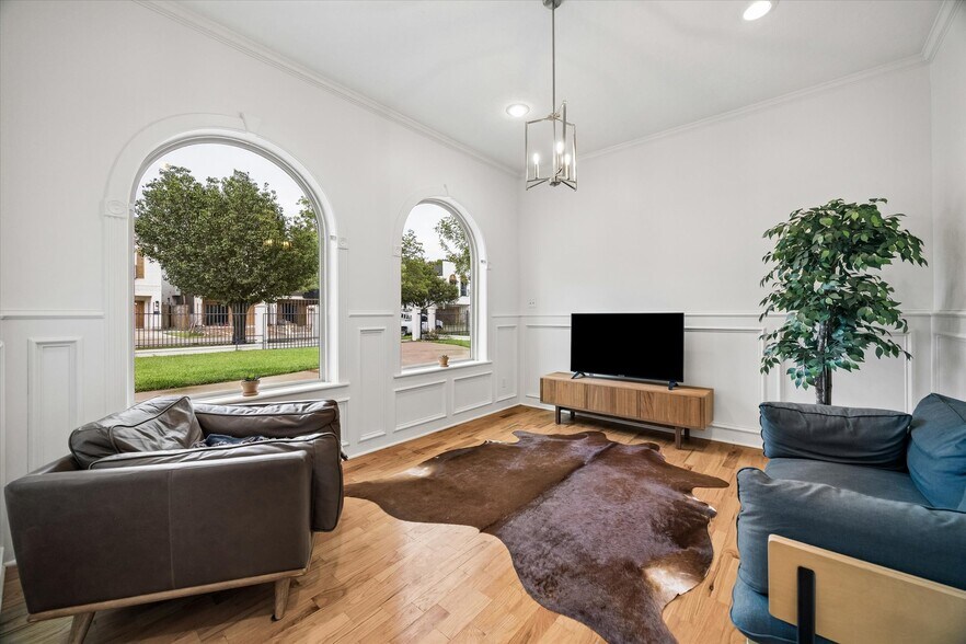 More Photos Of 530 W 27th St, Houston Office For Lease