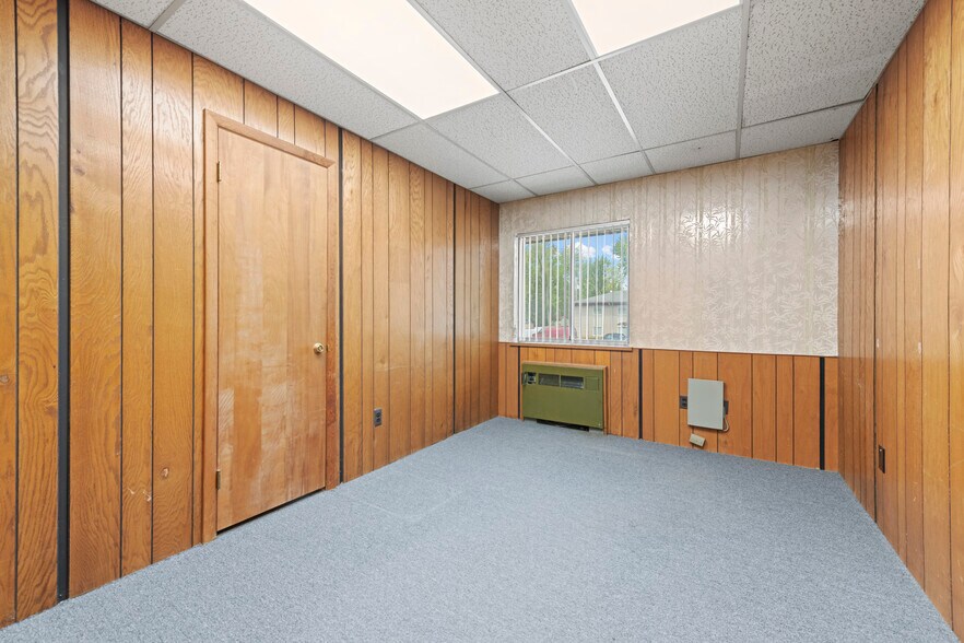 More Photos Of 28475 Greenfield Rd, Southfield Office For Sale