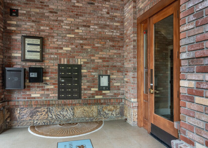 More Photos Of 180 Lithia Way, Ashland Office Residential For Sale