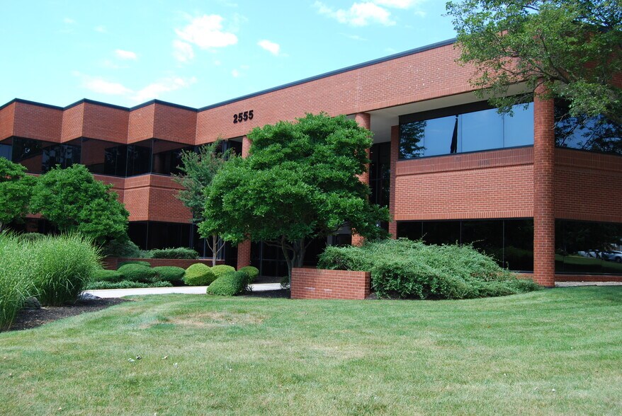 More Photos Of 2555 Kingston Rd, York Office For Lease