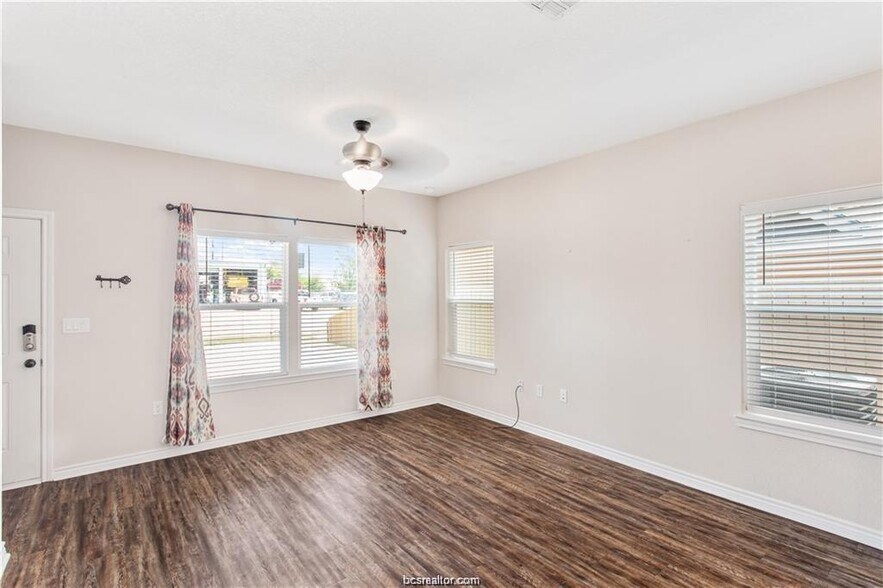 More Photos Of 2108 Cavitt Ave, Bryan Specialty For Sale