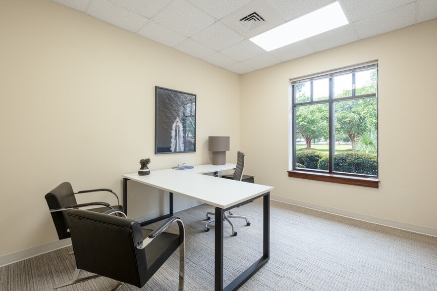 More Photos Of 1213 Culbreth Dr, Wilmington Office For Lease
