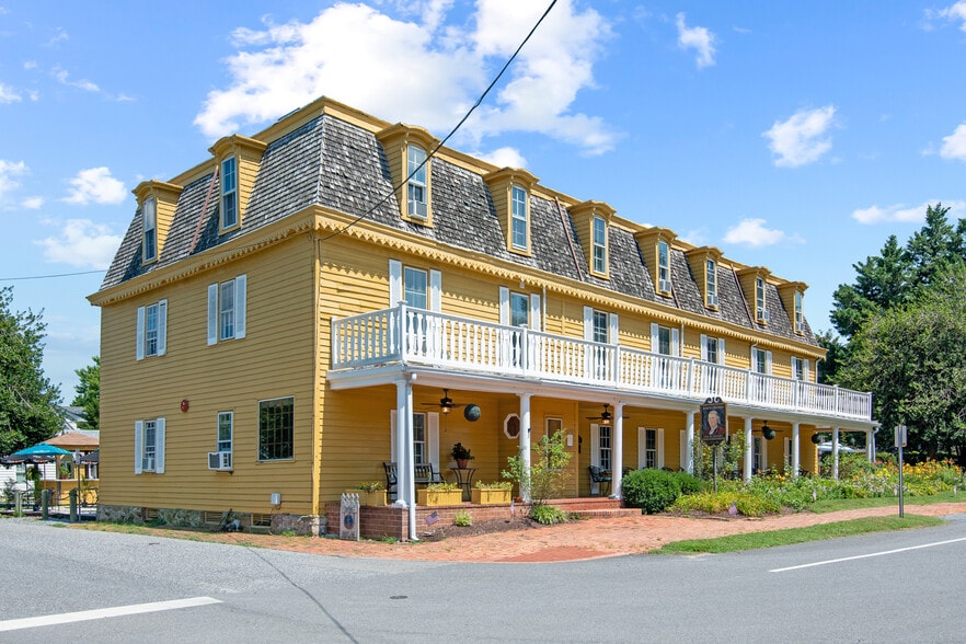 Primary Photo Of 314 N Morris St, Oxford Hotel For Sale