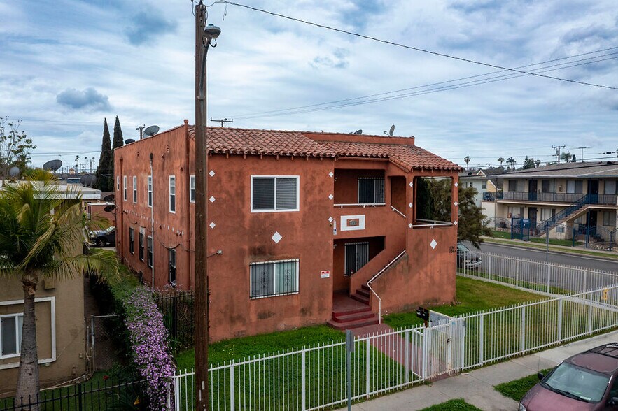 More Photos Of 1152 W 88th St, Los Angeles Apartments For Sale
