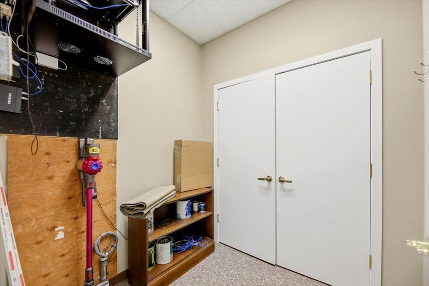 More Photos Of 802 W Park Ave, Ocean Office For Lease
