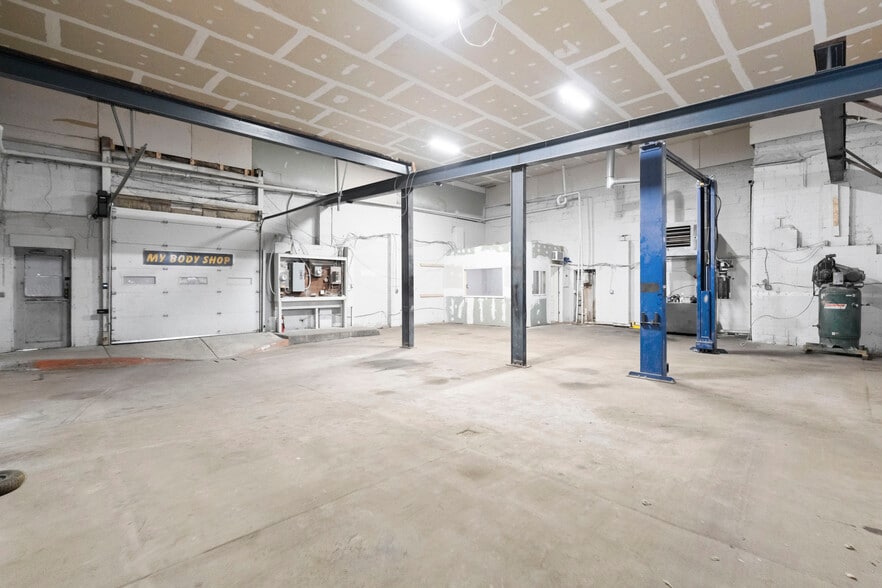 More Photos Of 1923 Old Eastern Ave, Essex Service For Lease