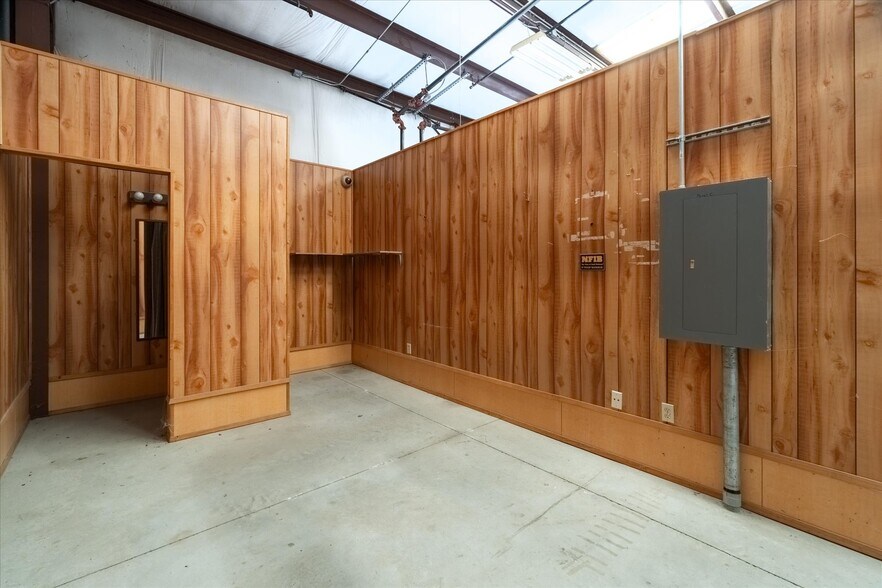 More Photos Of 320 George Reed Dr, San Andreas Manufacturing For Sale