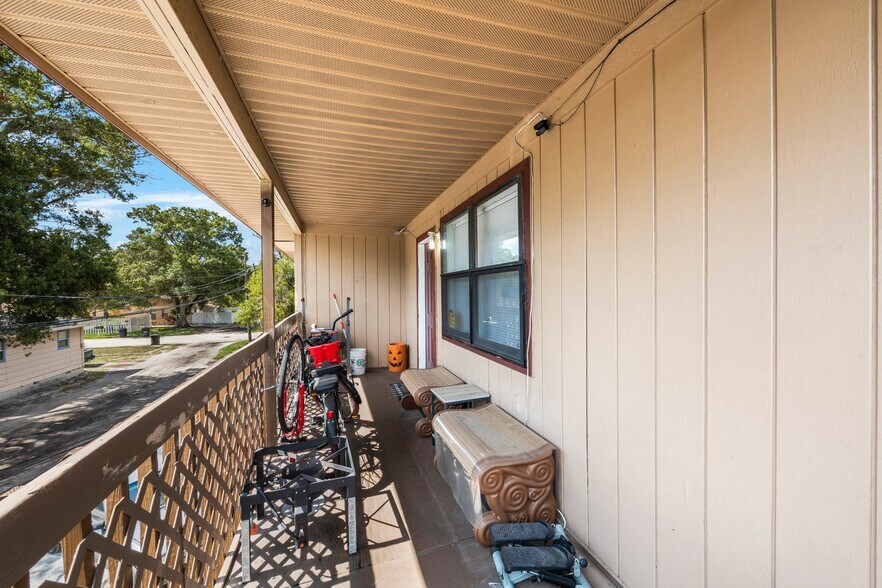 More Photos Of 1626 49th St S, Gulfport Storefront Retail Residential For Sale