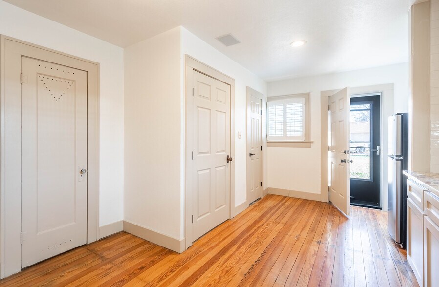 More Photos Of 1107 W Illinois Ave, Midland Office For Lease