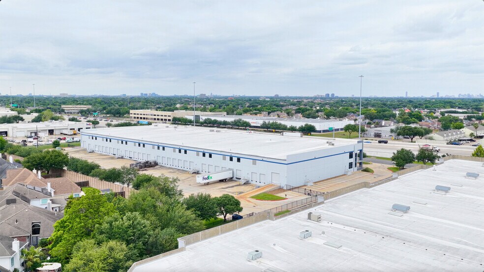 More Photos Of 10401 S Sam Houston Pky W, Houston Distribution For Lease