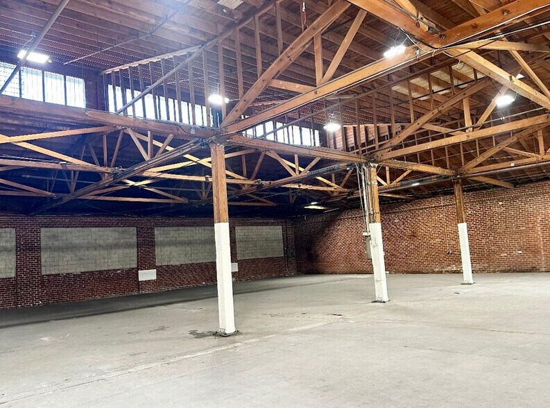More Photos Of 2823 E 11th St, Los Angeles Manufacturing For Lease