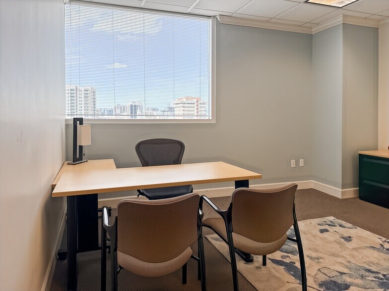 More Photos Of 1990 Main St, Sarasota Coworking Space