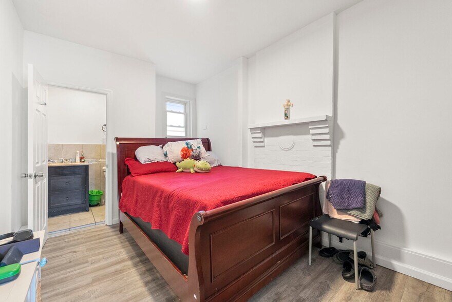 More Photos Of 204 Parkhurst St, Newark Apartments For Sale