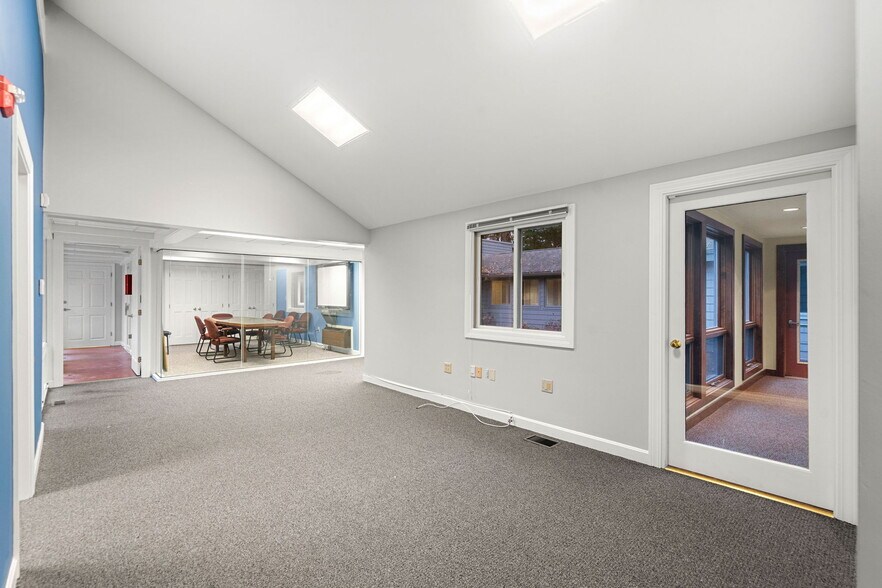 More Photos Of 398 Essex St, Beverly Loft Creative Space For Lease