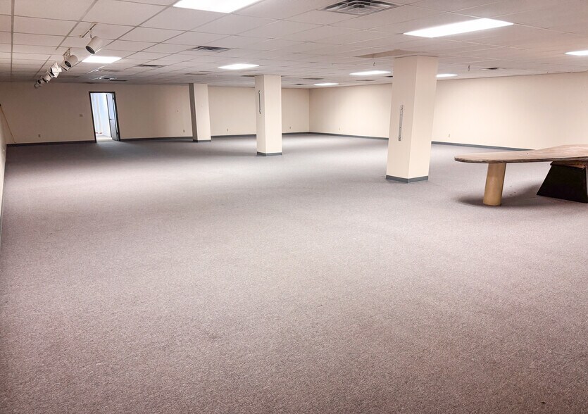 More Photos Of 607 N Broadway Ave, Oklahoma City Office For Sale
