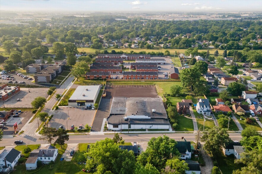 More Photos Of 969 Dixie Hwy, Rossford General Retail For Sale