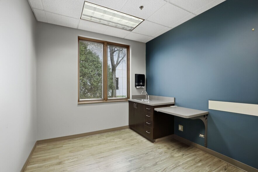 More Photos Of 390 Congress Pky, Crystal Lake Unknown For Lease