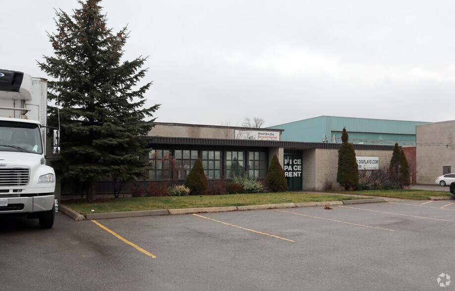 More Photos Of 5 Sheffield St, Toronto Warehouse For Lease
