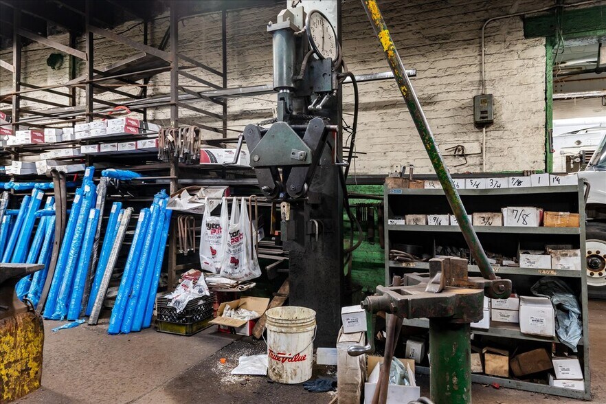 More Photos Of 368 Central Ave, Albany Auto Repair For Sale