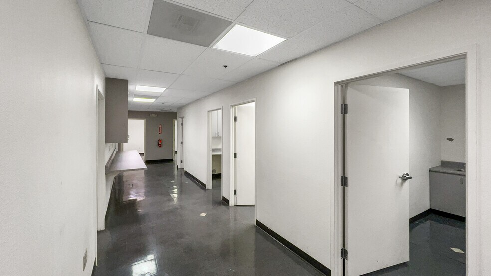 More Photos Of 6301 Mountain Vista St, Henderson Medical For Lease
