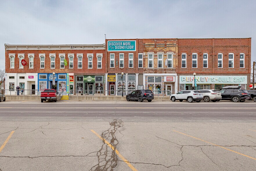 More Photos Of 703 W Berry St, Hamilton Hotel For Sale