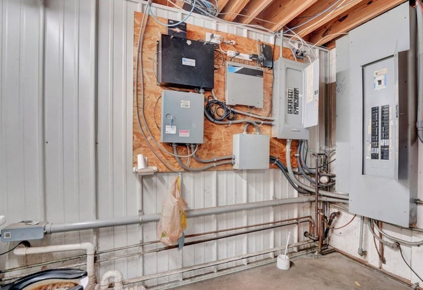 More Photos Of 87 N Main St, Franklinville Service Station For Lease