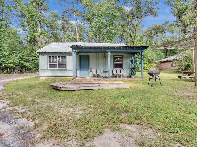 More Photos Of 280 Broken Arrow Marina, Livingston Hotel For Sale