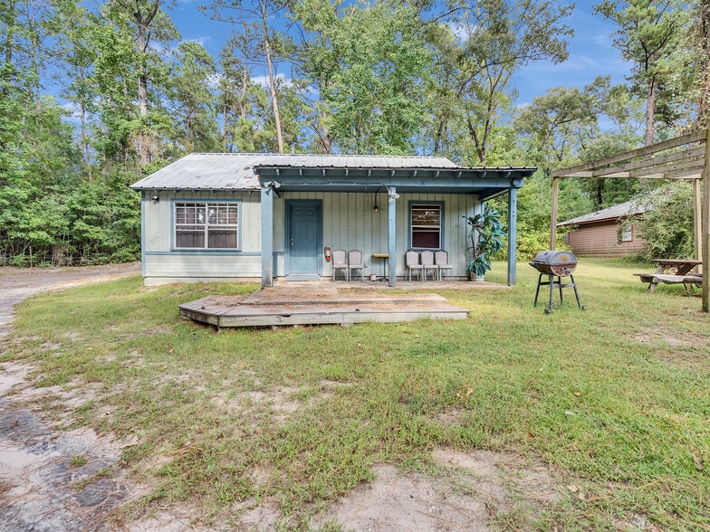 More Photos Of 280 Broken Arrow Marina, Livingston Hotel For Sale