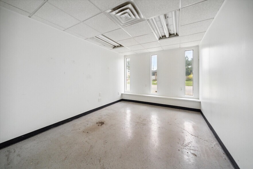 More Photos Of 16811 Stephens, Eastpointe Industrial For Sale