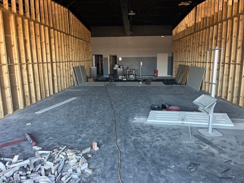More Photos Of 203 N Meyer St, Sealy Storefront Retail Office For Lease