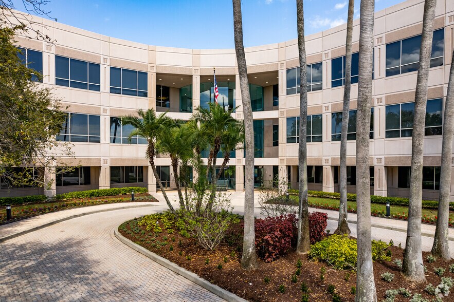 More Photos Of 15550 Lightwave Dr, Clearwater Office For Lease