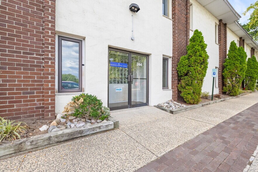 More Photos Of 236-246 N Main St, New City Medical For Lease