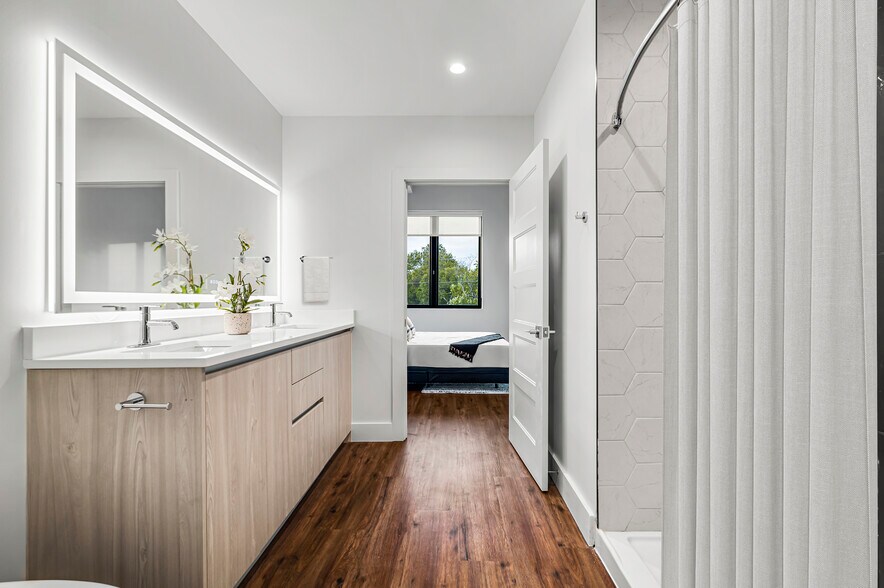 More Photos Of 5515 Humming Bird Ln, Austin Apartments For Sale