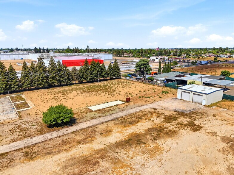More Photos Of 1260 Buttonwillow Ave, Reedley Warehouse For Sale
