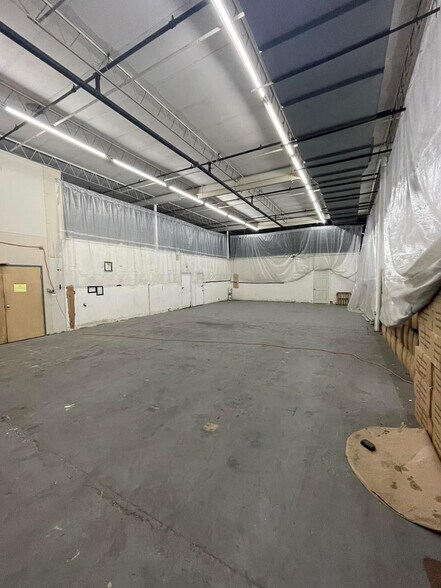 More Photos Of 5107 W University Blvd, Jacksonville Warehouse For Sale