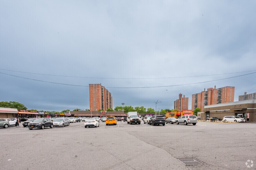 More Photos Of 1600-1656 Bruckner Blvd, Bronx Storefront For Lease