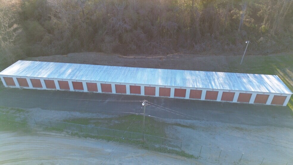 More Photos Of 914 Peach St, Selmer Self Storage For Sale
