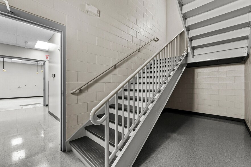More Photos Of 7200 US-150, Greenville Office For Sale