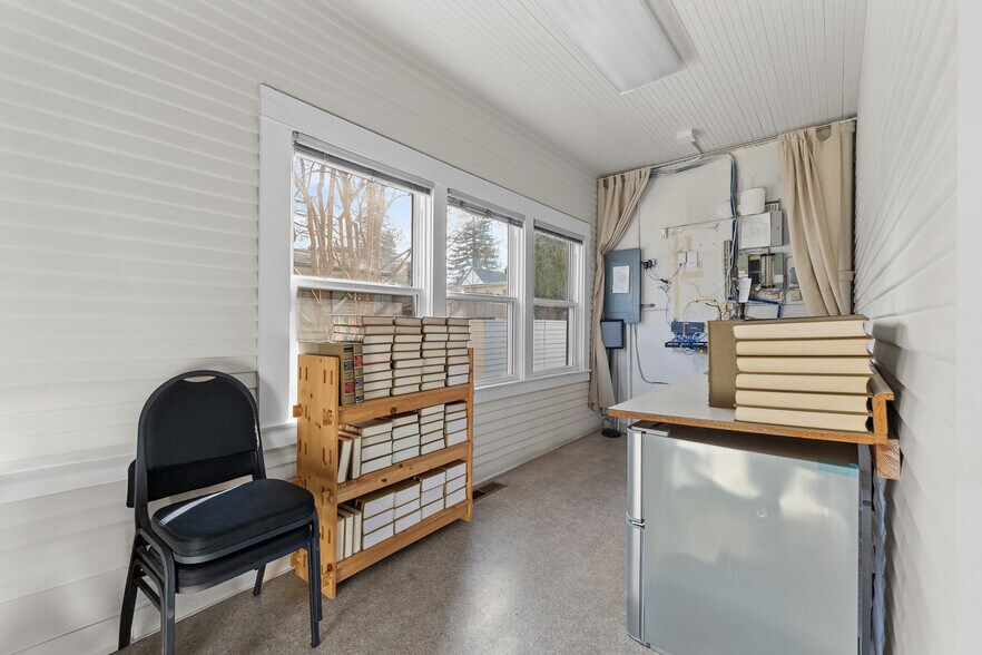 More Photos Of 700 College Ave, Santa Rosa Office For Sale