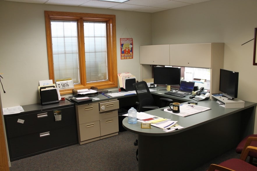 More Photos Of 2848 Memorial Dr, Two Rivers Medical For Lease