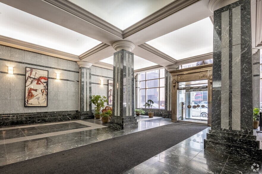 More Photos Of 215 Rue Saint-Jacques, Montréal Office For Lease