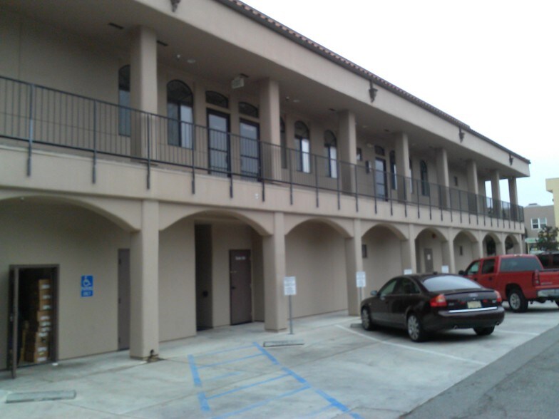 More Photos Of 650 San Benito St, Hollister Freestanding For Lease